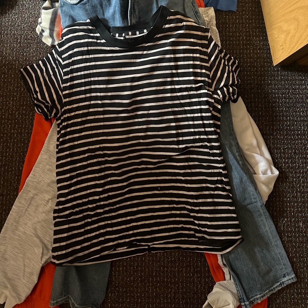 Lulu lemon black and white striped tshirt